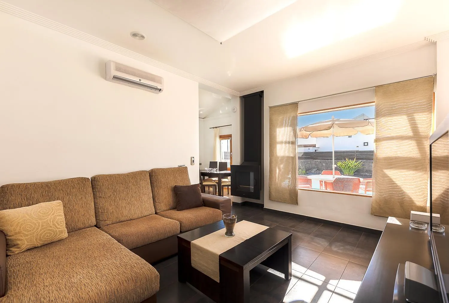 Camelot Holiday Homes By Livvo Playa Blanca  Villa Playa Blanca (Lanzarote)